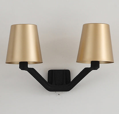 Elegante Tischlampe mit geometrischem Fuß
