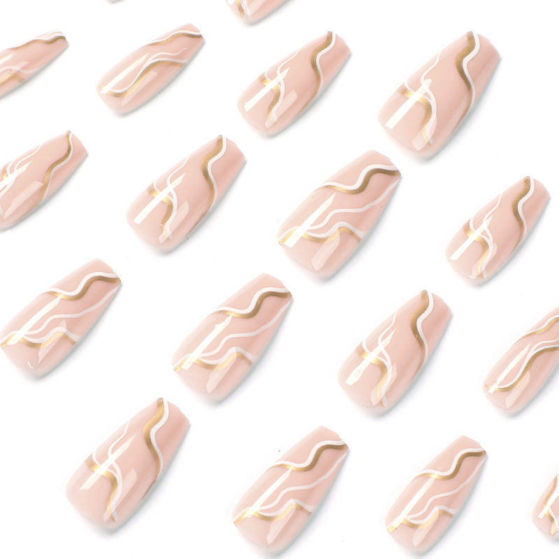 Kunstvolle Nagelverlängerungen mit elegantem Wellen-Design Brehn