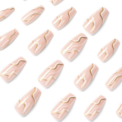 Kunstvolle Nagelverlängerungen mit elegantem Wellen-Design Brehn