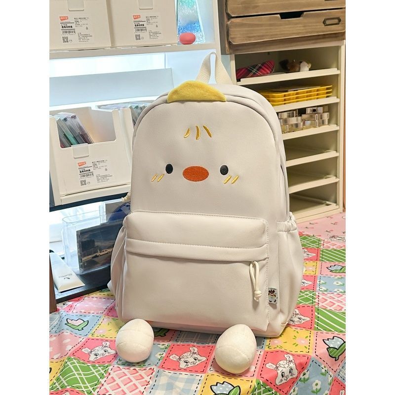 Kreativ Gestalteter Rucksack mit Plüschigen Applikationen Brehn
