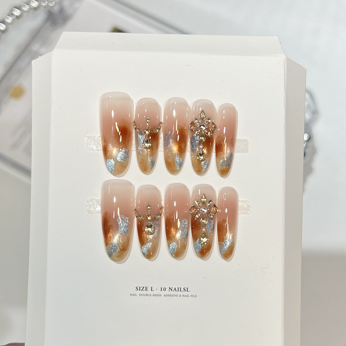 Dekorative Stiletto Press-On-Nagelset mit Blumenmustern Brehn