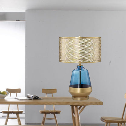 Dekorative Tischlampe mit geometrischem Schirm