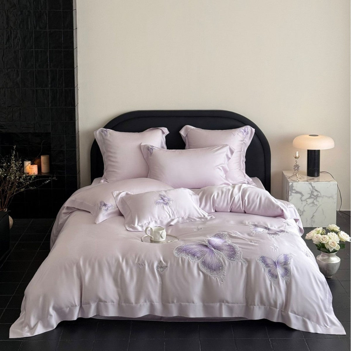 Elegante Satin-Bettwäschegarnitur mit tonaler Schmetterlingsstickerei