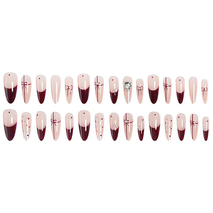 Kunstnagelset mit eleganten Schleifen- und Glitzer-Details Brehn