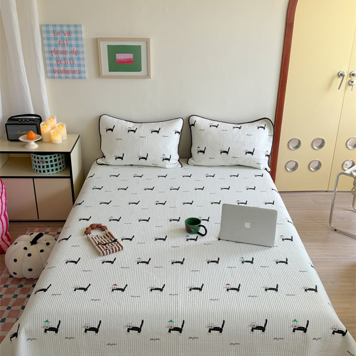 Leichtgewichtiges Baumwoll-Kantha-Stil Wendedecke und Paspel-Kissenbezug-Set