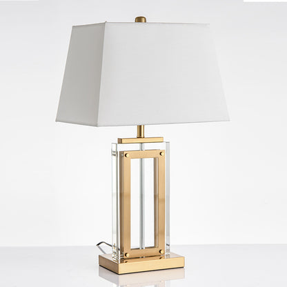 Elegante Tischlampe mit geometrischem Design