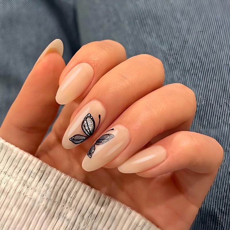 Kunstnagelset mit filigranen Schmetterlingsmotiven und elegantem Finish Brehn