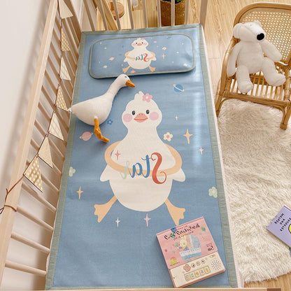 Gepolsterte Baby-Krippenauflage mit Gute‑Nacht-Print, rutschfester Unterseite und abwischbarem Bezug