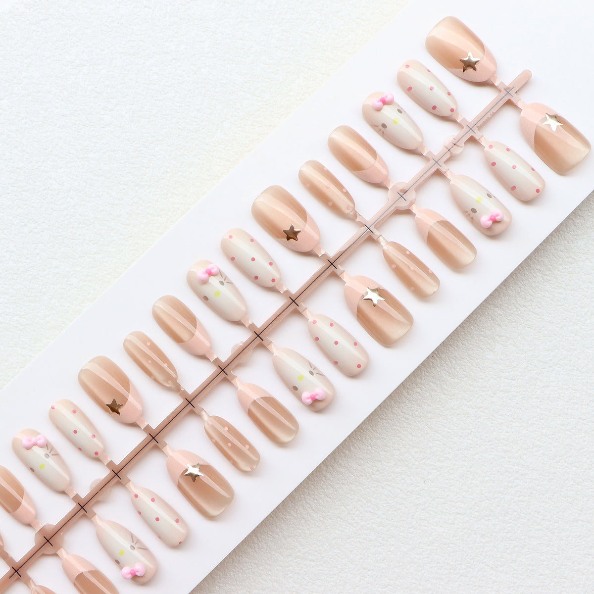 Elegantes Minimalistisches Press-On Nagelset Brehn