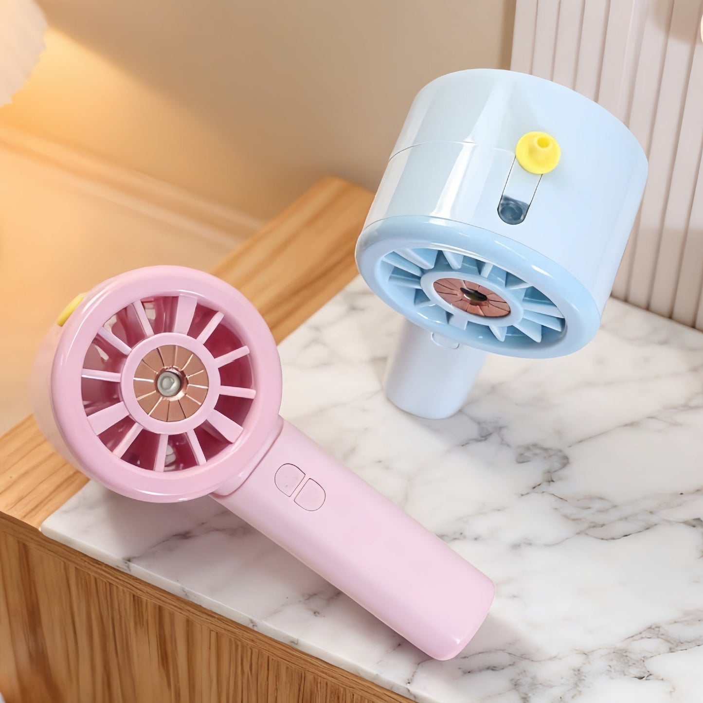 Frauen Tragbarer Mini Nebelventilator mit USB-Anschluss Brehn