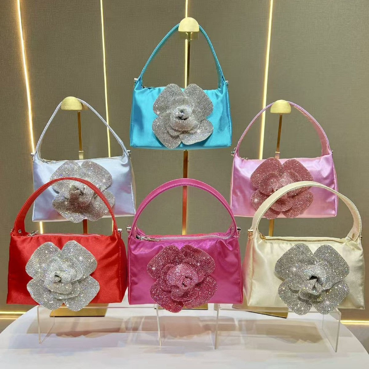 Blumenverzierter Handtasche
