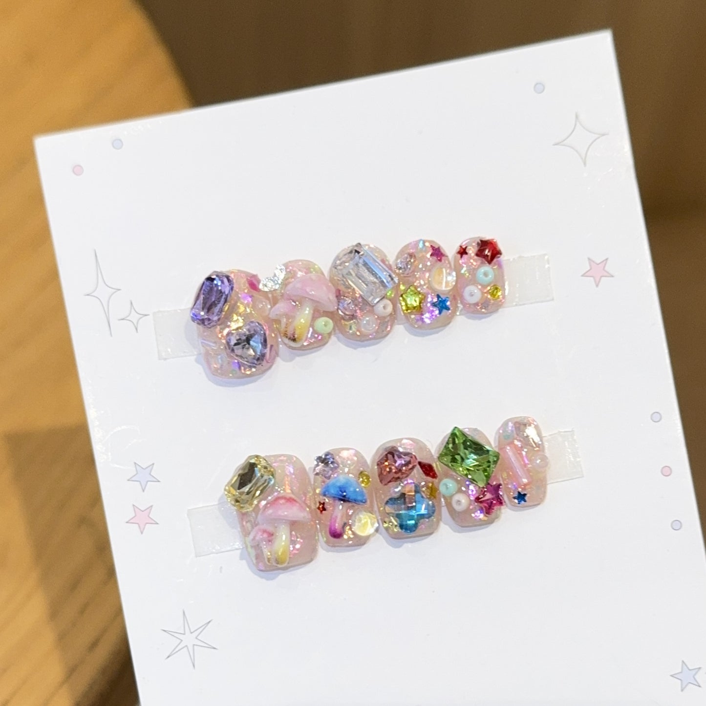 Kunstnägel mit Funkelnden Kristallakzenten Brehn