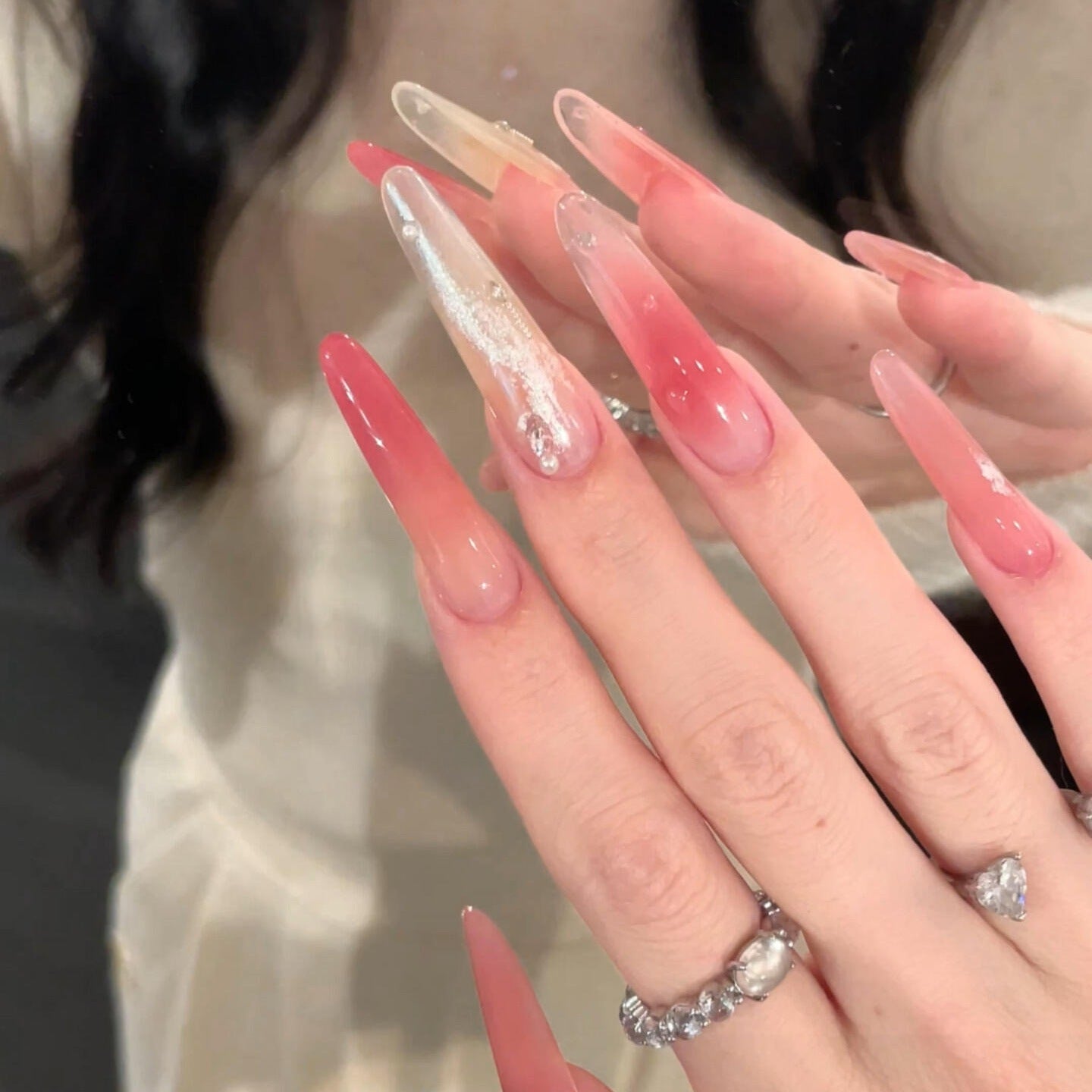 Kunstnagelset mit Elegantem Farbverlauf und Glitzerdetails Brehn
