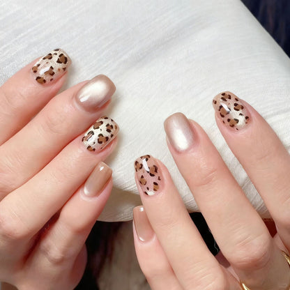 Glamouröse Kunstnägel mit Glitzer- und Ombre-Design Brehn