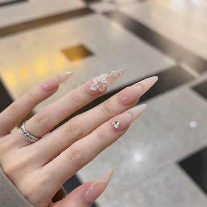 Elegantes Stiletto Press-On Nagelkunstset mit floralen Akzenten Brehn