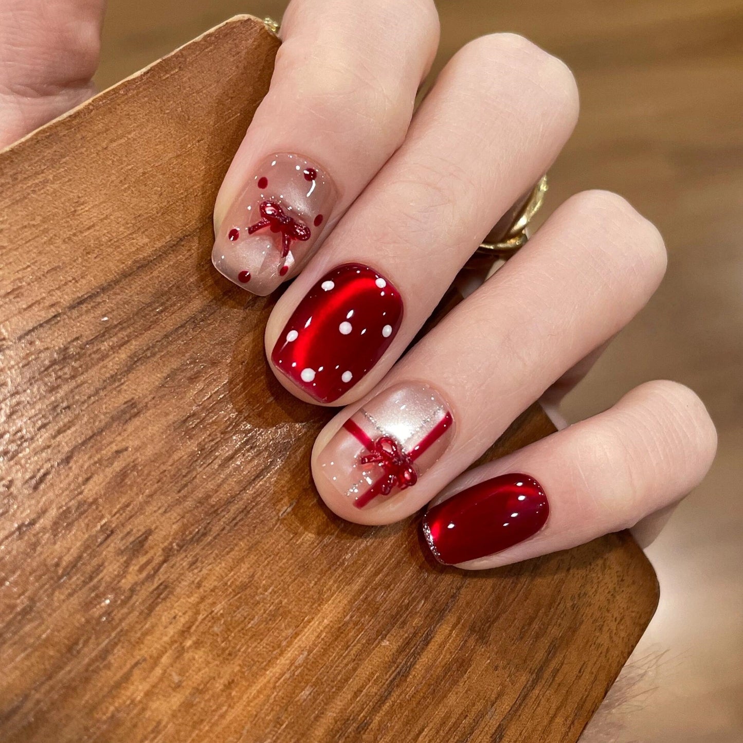 Kunstnägel mit Festlichem Geschenk-Design Brehn