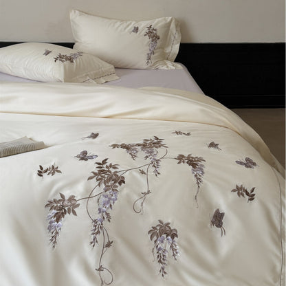 Besticktes Wisteria- und Schmetterlings-Baumwollsatin-Bettbezug-Set mit Paspelrand