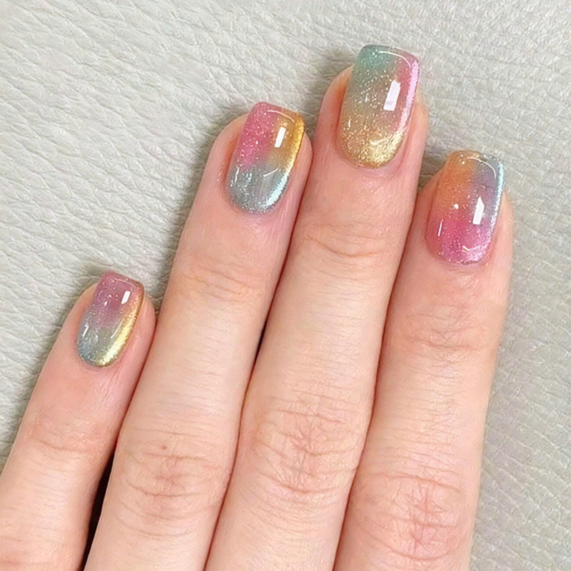 Kunstnagelset mit schimmernden Ombre-Effekten Brehn