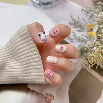 Kreatives Kunstnagelset mit modernen Herzmotiven Brehn