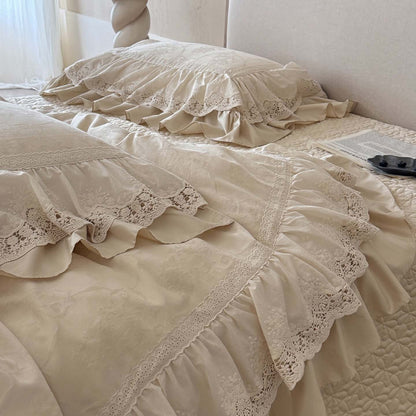 Luxuriöses Satin-Bettwäsche-Set mit Spitzenrüschen und Jacquardstruktur
