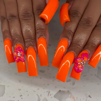 Glamouröse Press-On Nagelverlängerungen mit künstlerischem Blumendesign Brehn