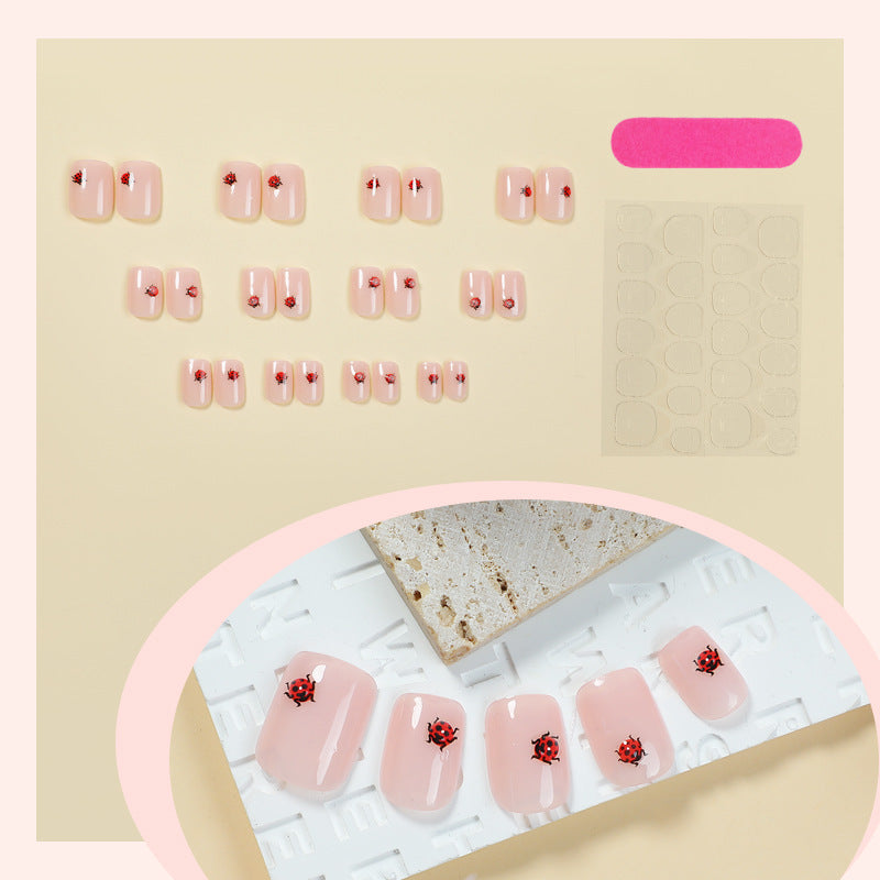 Künstlerisches Marienkäfer Design Press-On Nail Set Brehn