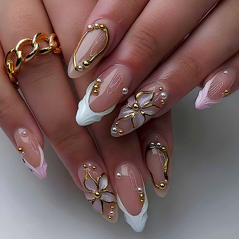 Dekorativer Press-On Nagelset mit floralen Designs Brehn