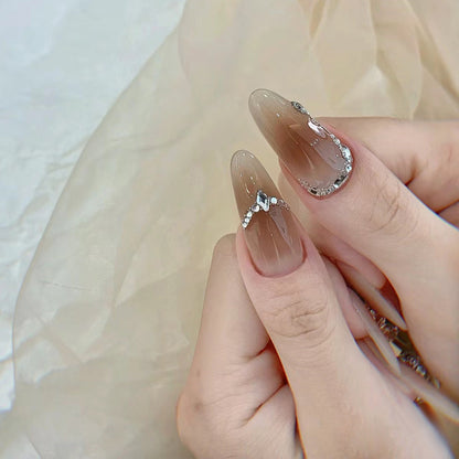 Elegante Press-On Nägel mit Kristallakzenten Brehn