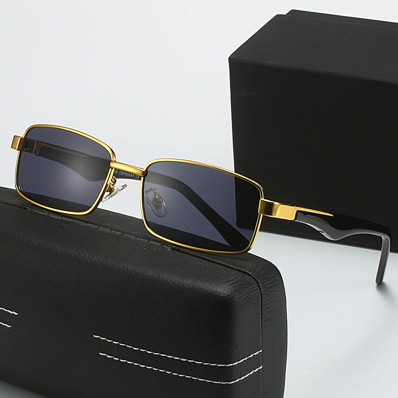 Damen Korrektionsbrille mit elegantem goldfarbenem Rahmen und stylischem Design Brehn