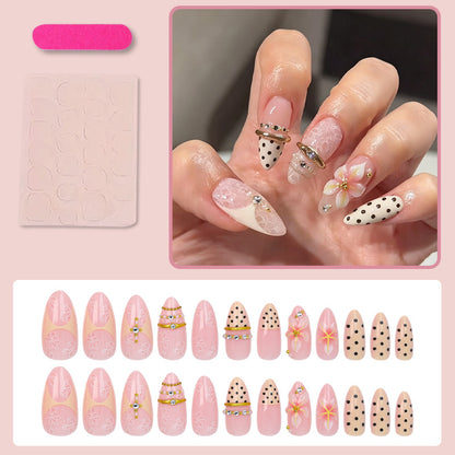 Kunstnagelset mit zarten Blumenmustern und eleganten Akzenten Brehn