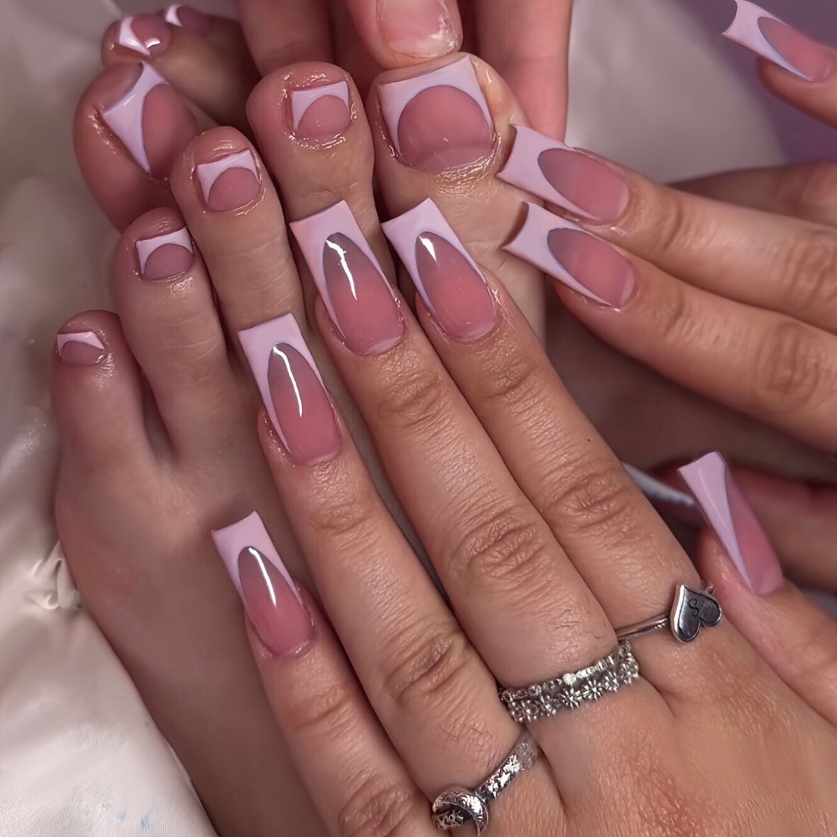 Künstlerisches French Tip Press-On Nail Set mit transparentem Design Brehn