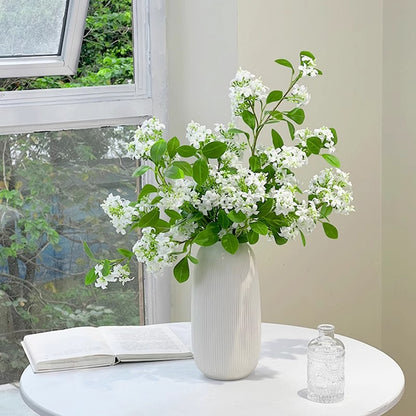 Elegante dekorative Blumenarrangement für die Heimdekoration