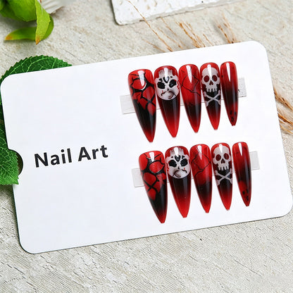 Kreative Halloween Kunstnägel mit Spinnenweb- und Totenkopf-Motiven Brehn