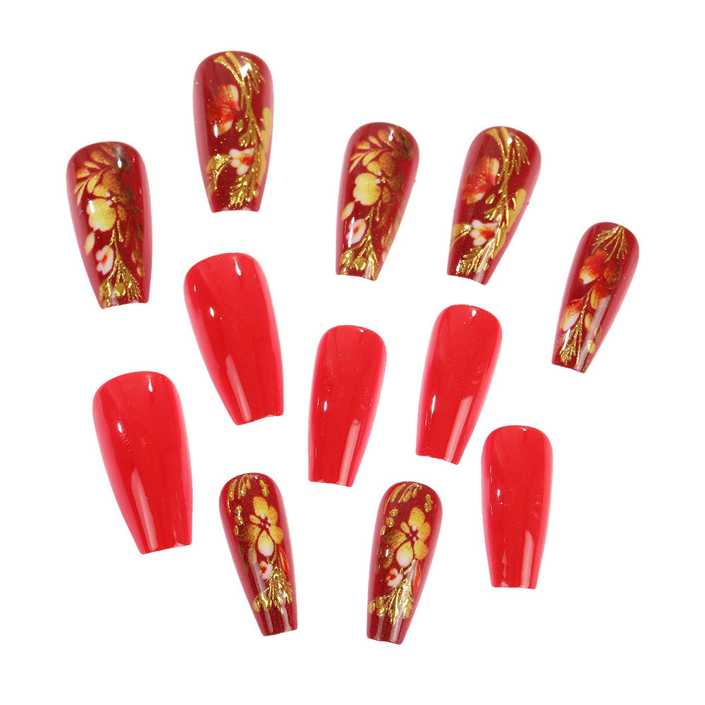 Kunstvolle Nagelspitzen im eleganten Blütenmuster Brehn