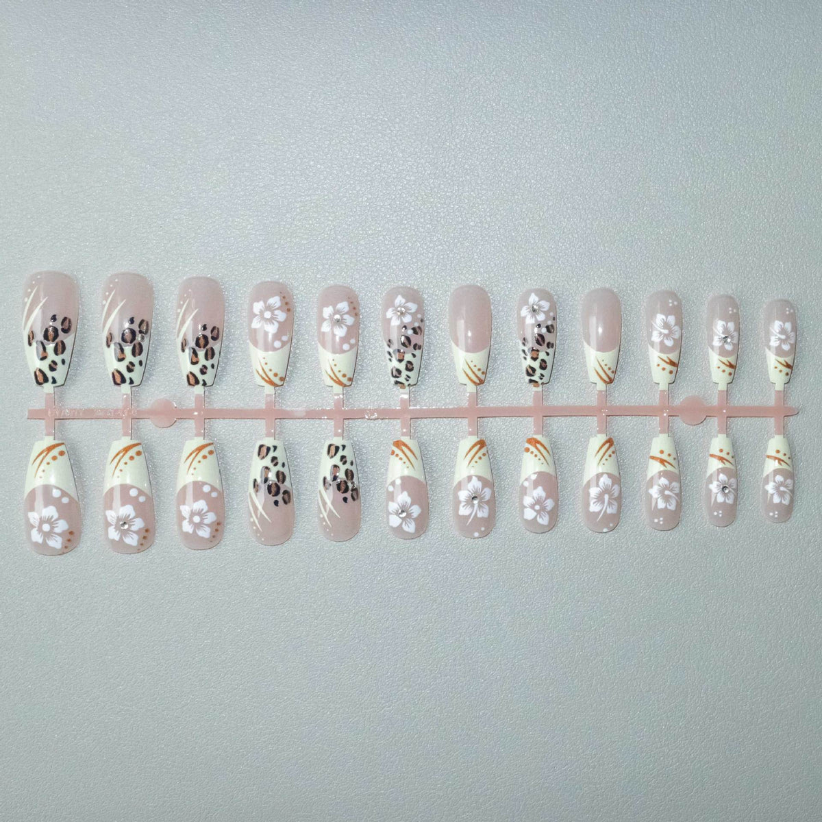 Künstlerisches Blumen- und Tiermotiv-Nagelkunst-Set