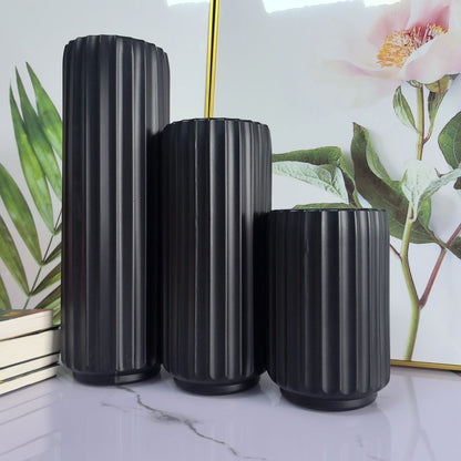 Dekorative vertikale gerippte Vase Brehn