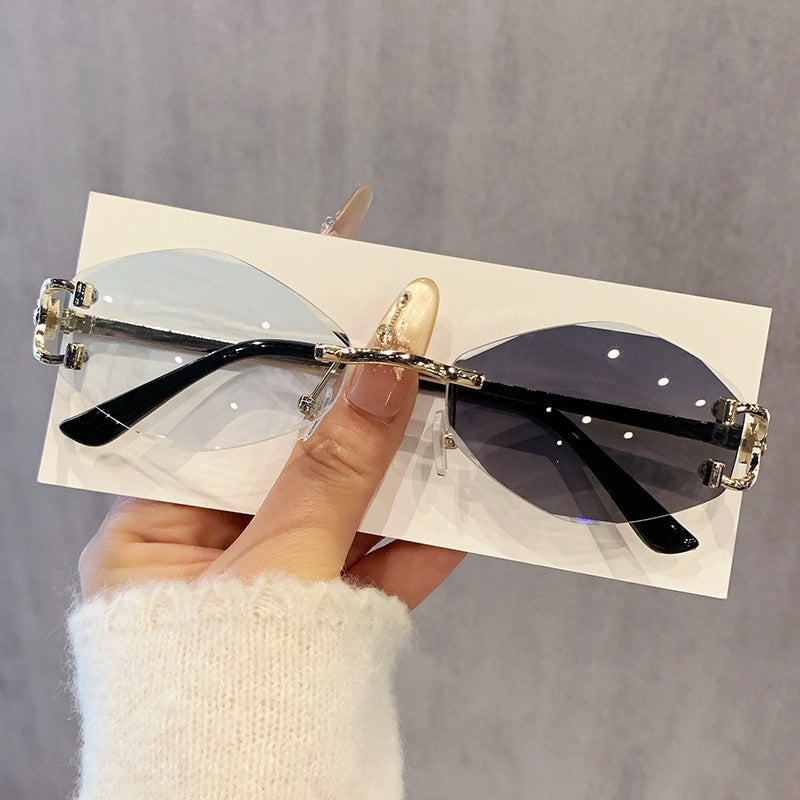 Damen futuristische Sonnenbrille mit auffälligem Hexagonalrahmen und hochwertigen Glitzerakzenten Brehn