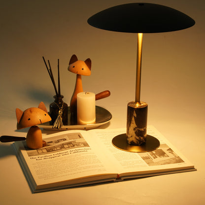 Stylische Tischlampe
