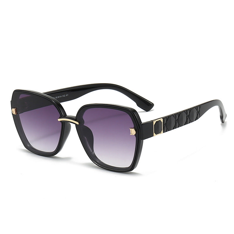 Damen Sonnenbrille mit stilvollem, quadratischem Rahmen und eleganten Details Brehn