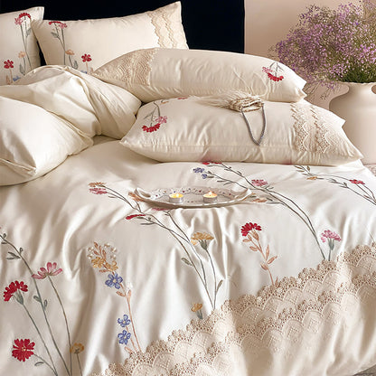 Botanisches besticktes Baumwollsatin-Bettbezugset mit gewelltem Spitzenrand