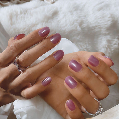 Glänzende Press-On-Nageltips mit elegantem Finish
