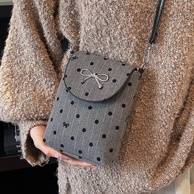 Dekorativer Crossbody-Beutel