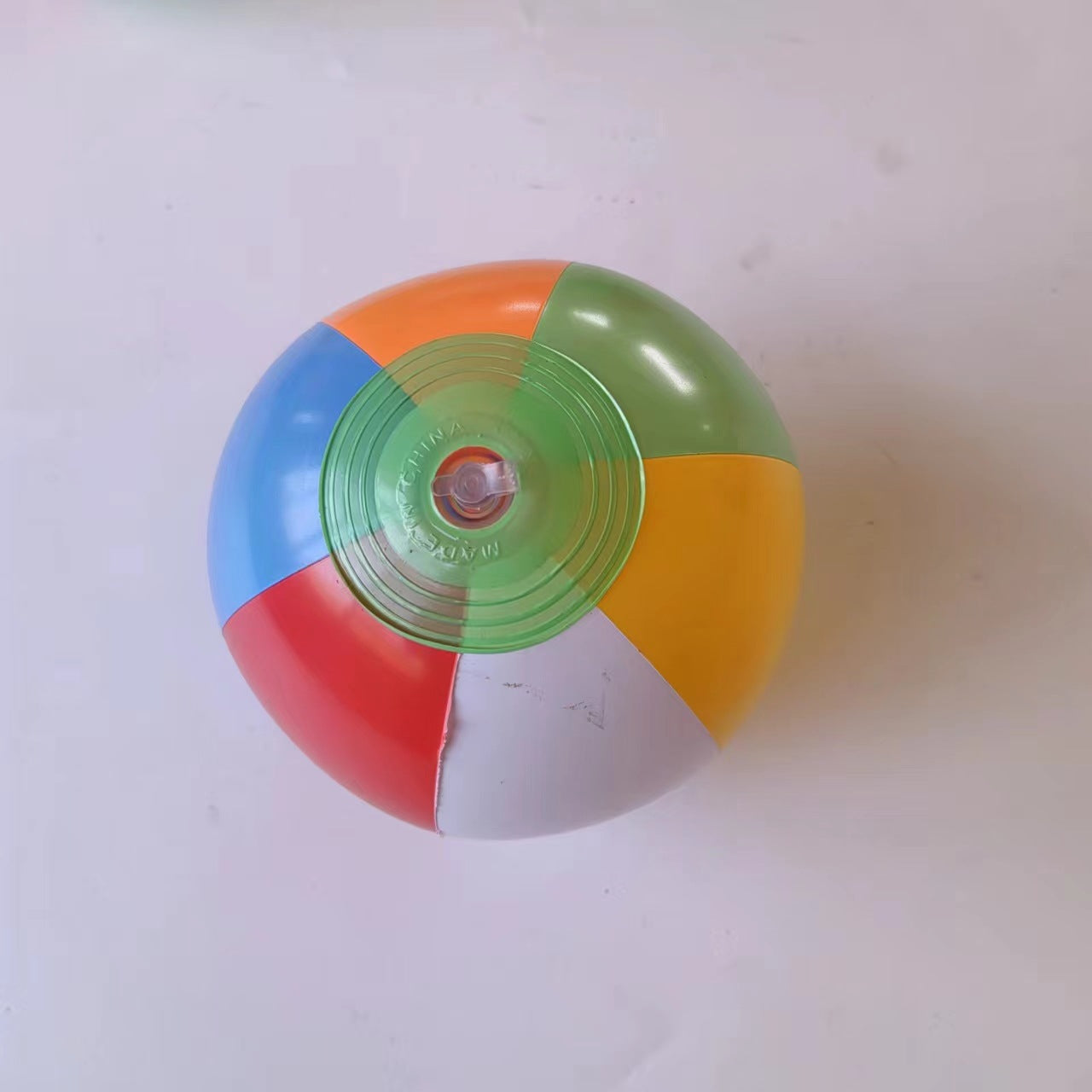 Unisex aufblasbarer Spielball mit verschiedenen Farbsegmenten Brehn