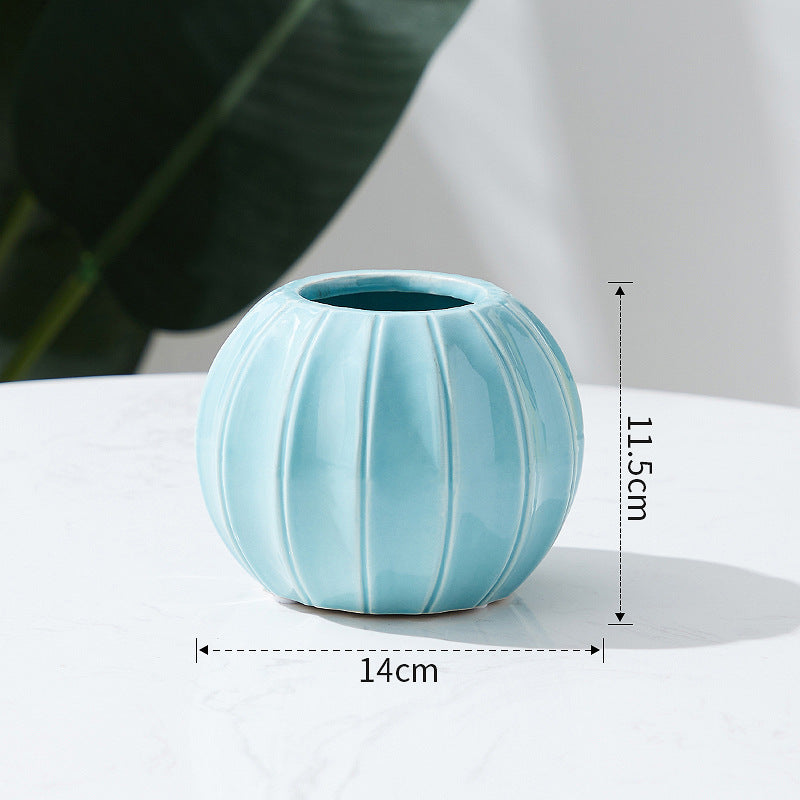 Dekorative Keramikvase mit modernem Rillenmotiv Brehn
