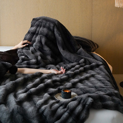 Luxuriöse Wendbare Kuscheldecke aus Kunstfell mit gestepptem Wellenmuster