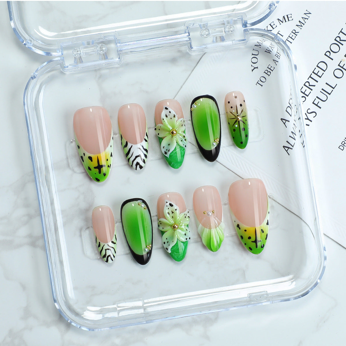 Kunstnagelset mit floralem und buntem Design Brehn