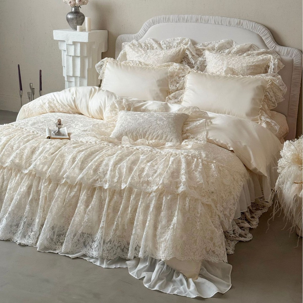 Spitzen-Rüschenschicht-Baumwollsatin Bettüberwurf & Bettdeckenensemble