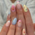 Kunstvolle Nagelkunst mit bunten Designs Brehn