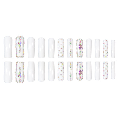 Glamouröse, mit Strass verzierte Stiletto Press-On Nägel Brehn