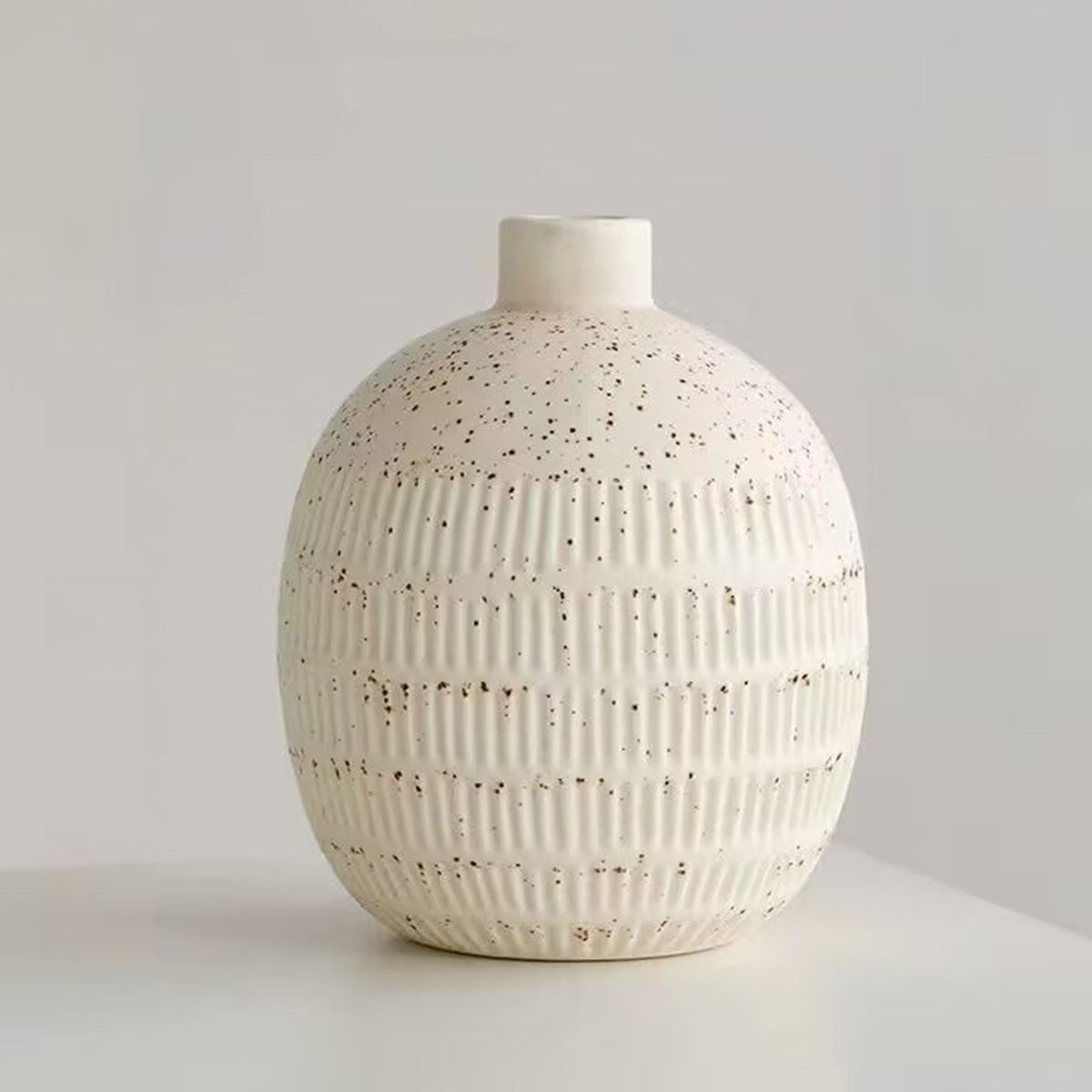Strukturierte dekorative Keramikvase